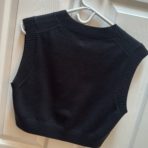 Sunday best cropped sweater vest - Picture 3 of 3